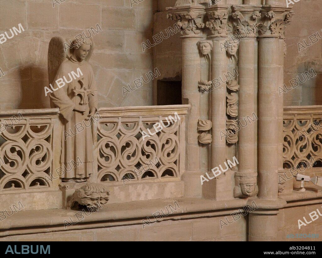 CATEDRAL DE SANTA MARIA Y SAN JULIAN  O CATEDRAL DE NUESTRA SEÑORA DE GRACIA. INTERIOR, TRIFORIO.  CUENCA, ESPAÑA.