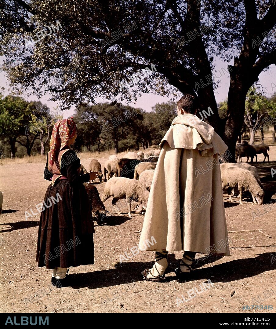 TRAJE REGIONAL PASTORES DE VILLACIERVOS (SORIA).