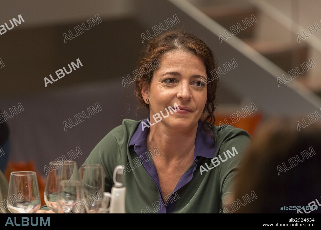 NORA NAVAS en FELICES 140, 2015, dirigida por GRACIA QUEREJETA. Copyright FORESTA FILMS/HERNADEZ Y FERNANDEZ /IGNORANCIA DE LA SANGRE/ / MEZGER, JACQUES.