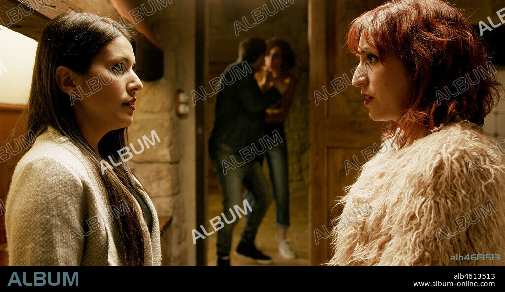ANA BERTRAN y CRISTINA RAYA en H0US3, 2018, dirigida por MANOLO MUNGUIA. Copyright GHOSTDOG SL / HORROR BOX.
