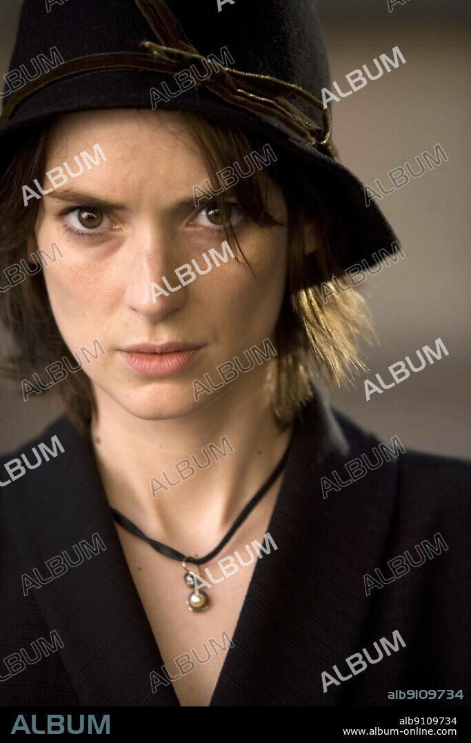 WINONA RYDER en SEXO A LA CARTA, 2007 (SEX AND DEATH 101), dirigida por DANIEL WATERS. Copyright Anchor Bay Entertainment.