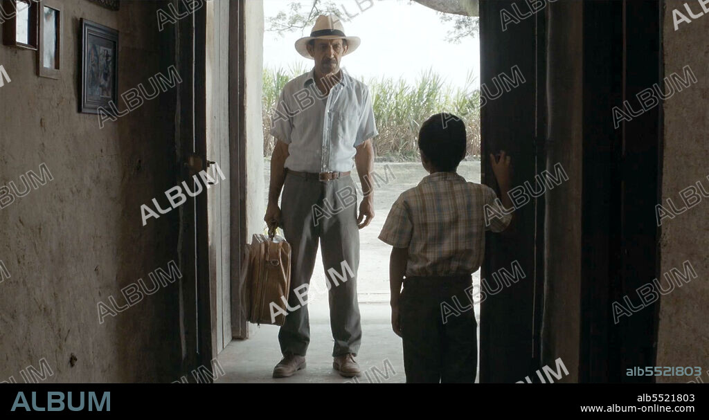 HAIMER LEAL in LAND AND SHADE, 2015 (LA TIERRA Y LA SOMBRA), directed by CESAR AUGUSTO ACEVEDO. Copyright Burning Blue.
