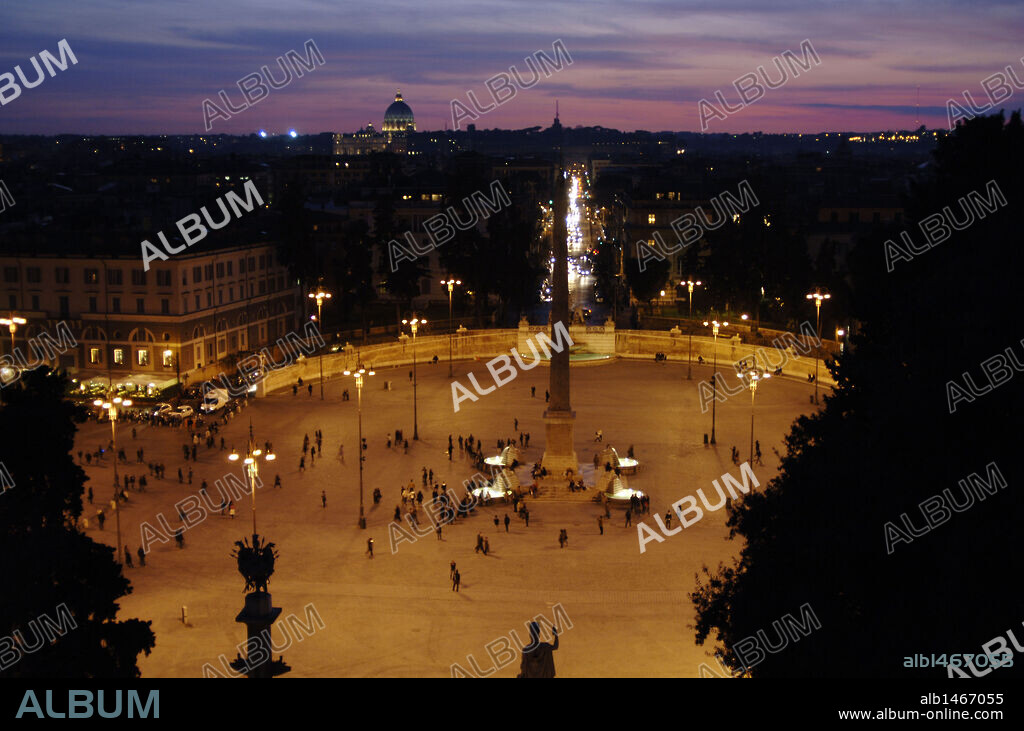 ITALIA. ROMA. Vista nocturna de la Plaza del Popolo desde el mirador Pincio.