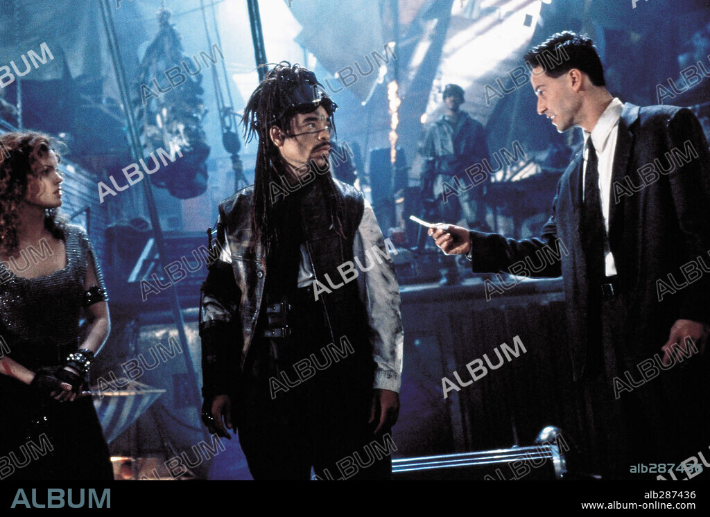 DINA MEYER, ICE-T and KEANU REEVES in JOHNNY MNEMONIC, 1995, directed by ROBERT LONGO. Copyright COLUMBIA TRI STAR / SEIDA, TAKASHI.