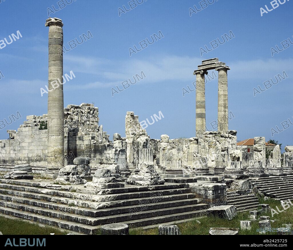 Turkey. Didyma. Temple of Apollo. It was built in the 6th century BC, but destroyed by the Persians to punish the Milletans for their rebellion. In 334 BC Alexander the Great liberated the cities of Ionia and ordered the enlargement of the temple. General view of the ruins. Hellenic period. Anatolia.