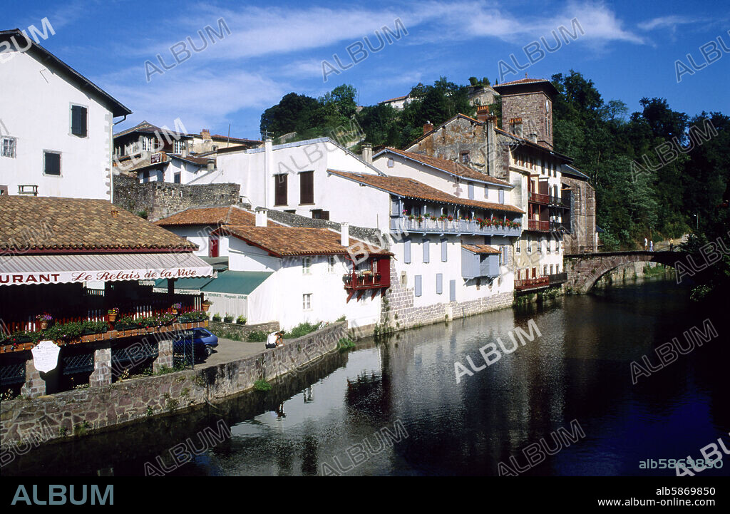 Saint Jean Pied de Port (Francia), Río Nive, Iglesia, puente, Camino de Santiago.
