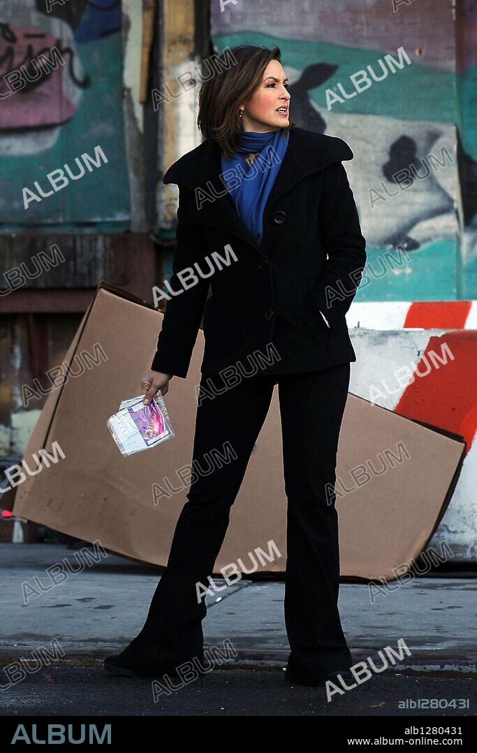 . 18, 2010 - New York, NY, USA -  . . . . . January 18 2010, New York City Actress Mariska Hargitay on the TV show ''Law and Order, SVU'' in Midtown Manhattan on January 18 2010 in New York City. 18/01/2010