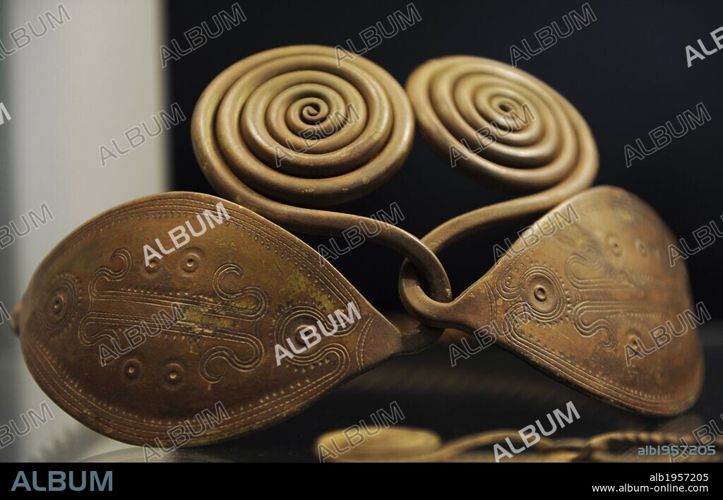 Prehistoric. Art. Metal Age. Belt ornaments. Located : bog from Jutlandia, Denmark. 700-500 a.C. Bronze Age. National Museum of Denmark.