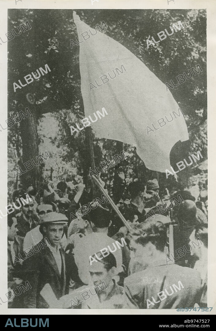 Madrid, 20/07/1936. Guerra Civil Española. Rendición de los soldados que ocupaban el cuartel de la Montaña.
