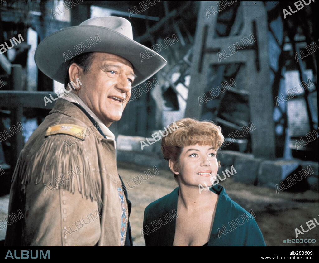 JOHN WAYNE und RITA HAYWORTH in CIRCUS WORLD, 1964, unter der Regie von HENRY HATHAWAY. Copyright PARAMOUNT PICTURES.