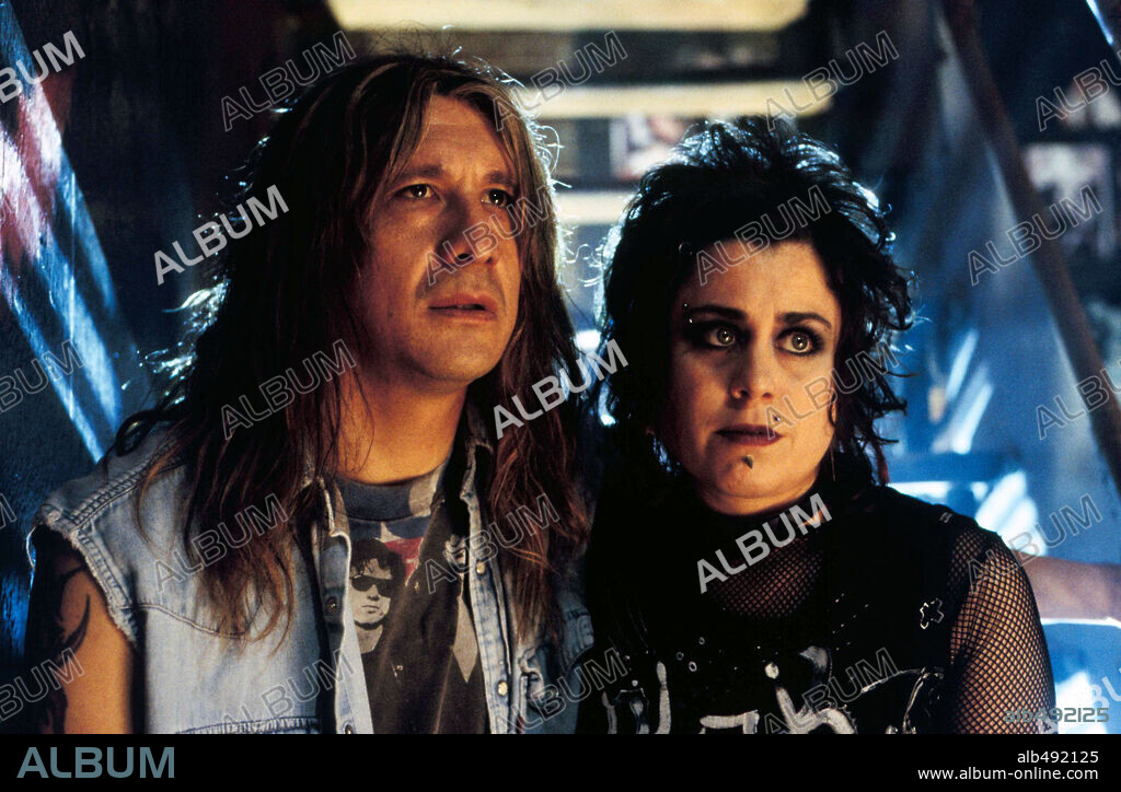 MONO BURGOS et RUTH ZANON dans ISI / DISI: AMOR A LO BESTIA, 2004, réalisé par CHEMA DE LA PEÑA. Copyright LOLAFILMS/MTV FILMS EUROPE/INTUITION FILMS.
