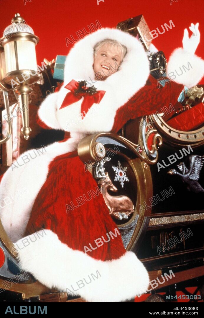 ANGELA LANSBURY in MRS. SANTA CLAUS, 1996, directed by TERRY HUGHES. Copyright HALLMARK.