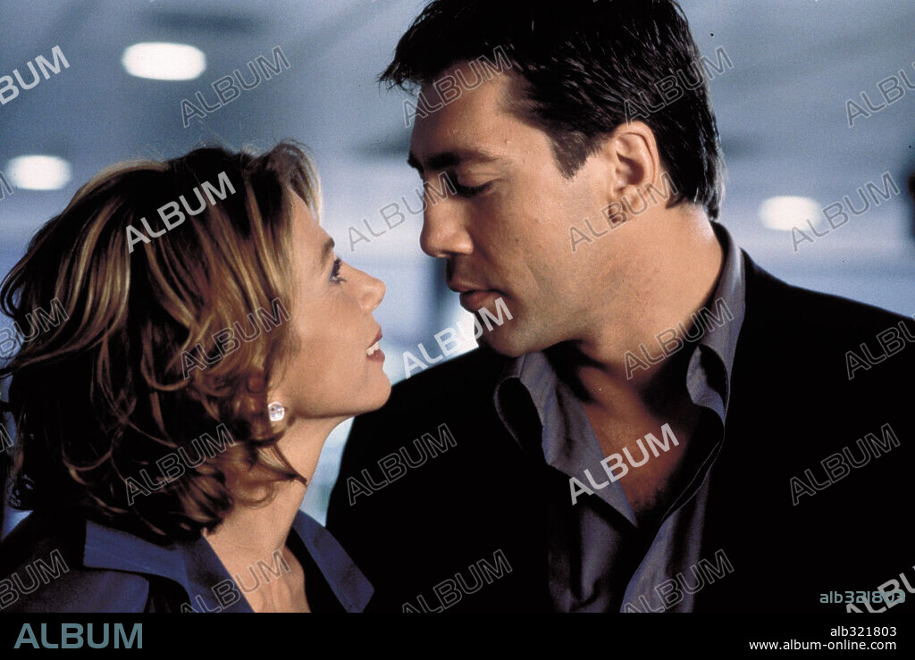 JAVIER BARDEM and VICTORIA ABRIL in BETWEEN YOUR LEGS, 1999 (ENTRE LAS PIERNAS), directed by MANUEL GOMEZ PEREIRA. Copyright MARTINEZ, DANIEL.