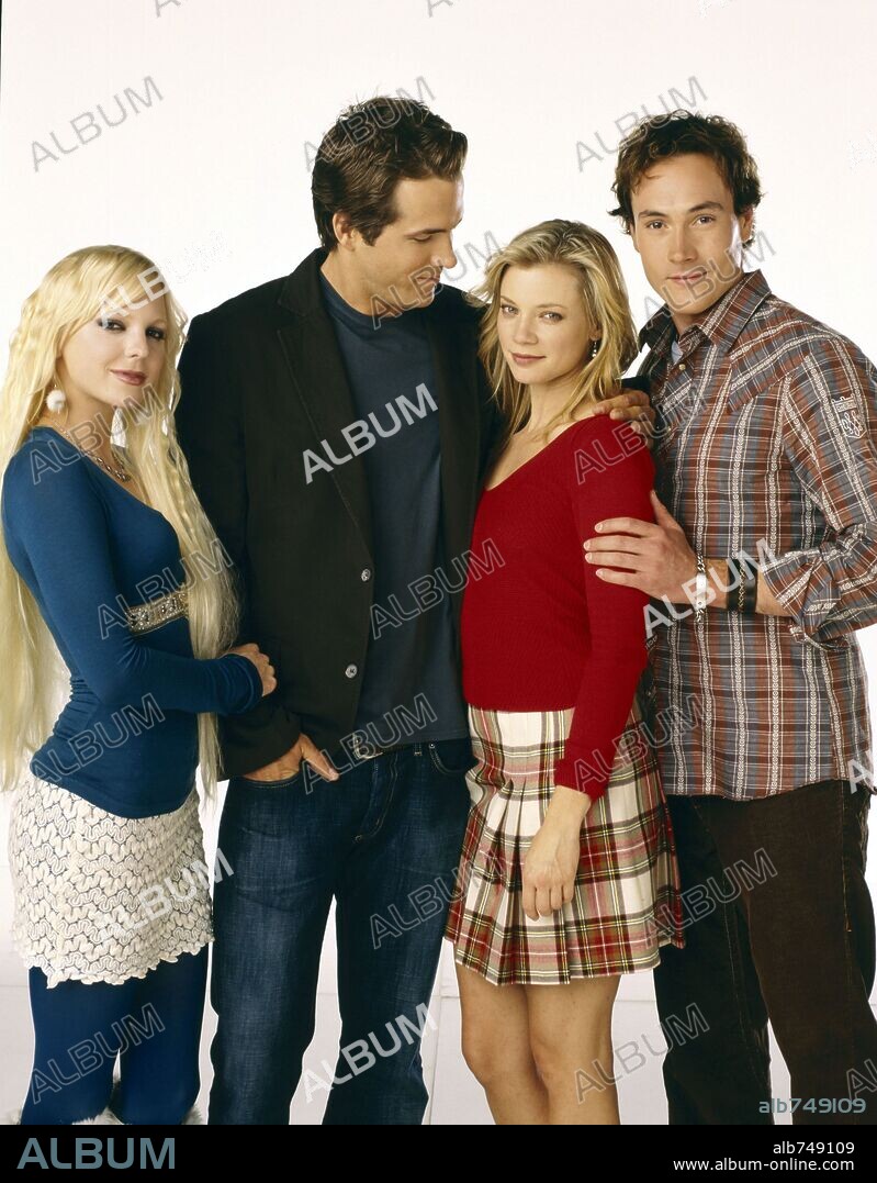 AMY SMART, ANNA FARIS, CHRIS KLEIN y RYAN REYNOLDS en SÓLO AMIGOS, 2005 (JUST FRIENDS), dirigida por ROGER KUMBLE. Copyright NEW LINE CINEMA / MARKFIELD, ALAN.