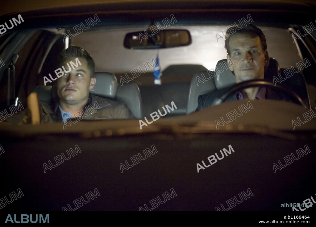 PATRICK SWAYZE and TRAVIS FIMMEL in THE BEAST, 2009 (BEAST, THE-TV), directed by VINCENT ANGELL and WILLIAM ROTKO. Copyright Sony Pictures Television. episodio 2.