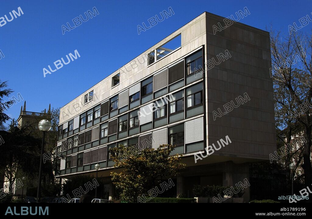 ARTE S. XX. FRANCIA. LE CORBUSIER, Charles-Edouard Jeanneret, llamado (1887-1965). Arquitecto, urbanista, pintor y escultor suizo-francés. PABELLON SUIZO, CIUDAD INTERNACIONAL UNIVERSITARIA DE PARIS (1930-1935). Edificio proyectado junto a su primo y arquitecto suizo Pierre JEANNERET (1896-1967). PARIS.