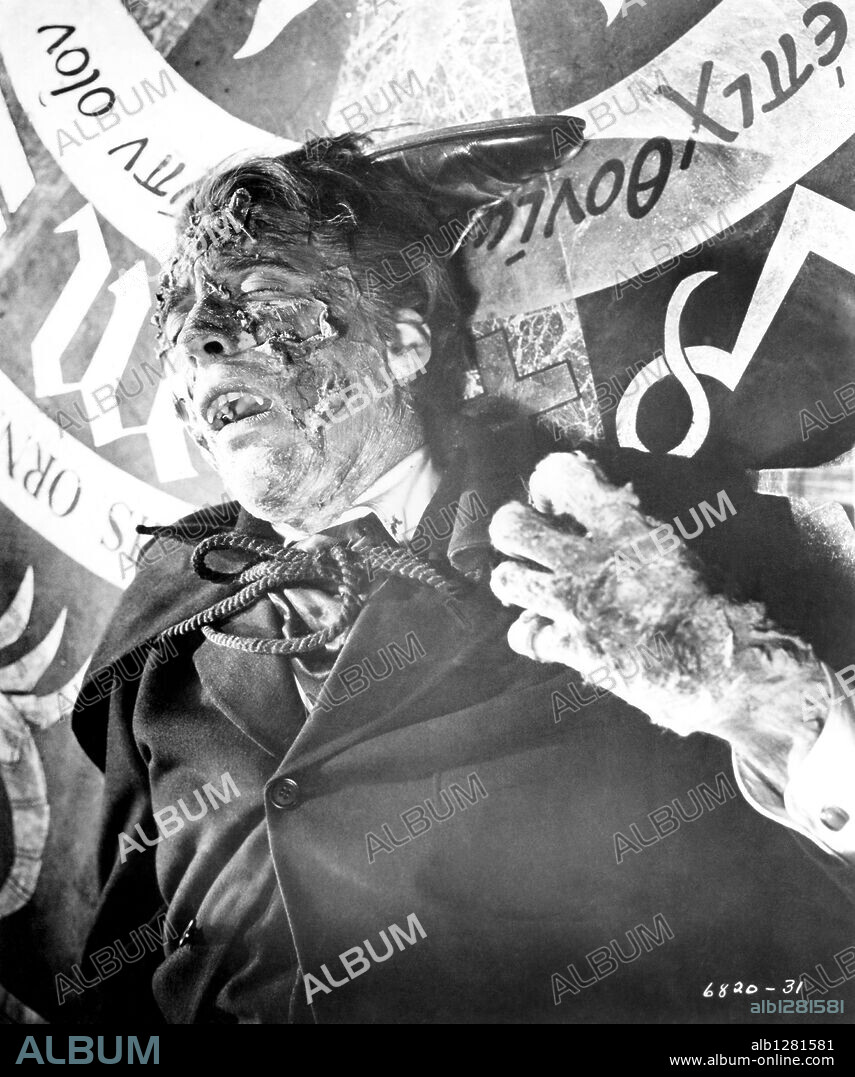 CHRISTOPHER LEE en DRACULA, 1958, dirigida por TERENCE FISHER. Copyright HAMMER FILM PRODUCTIONS.