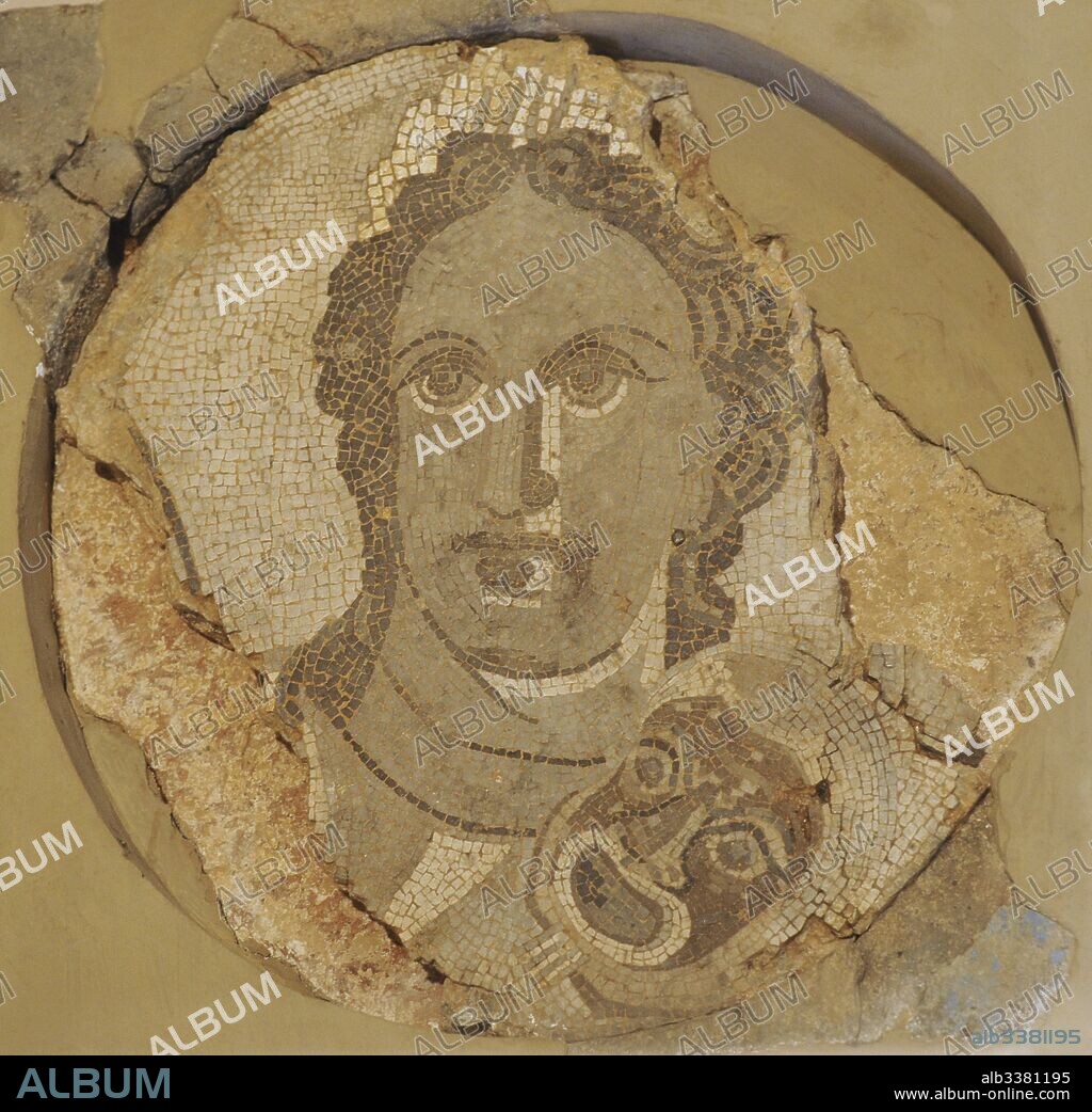 Mosaico de la pared con la representación de Talía, la musa de la comedia y de la poesía bucólica. Siglo II d. C. Museo Nacional Arqueológico. Tarragona. Cataluña. España. Mosaic of the wall with representation of Thalia, muse of comedy and idyllic poetry. 2nd century AD. Spain. National Archaeological Museum. Tarragona. Spain.