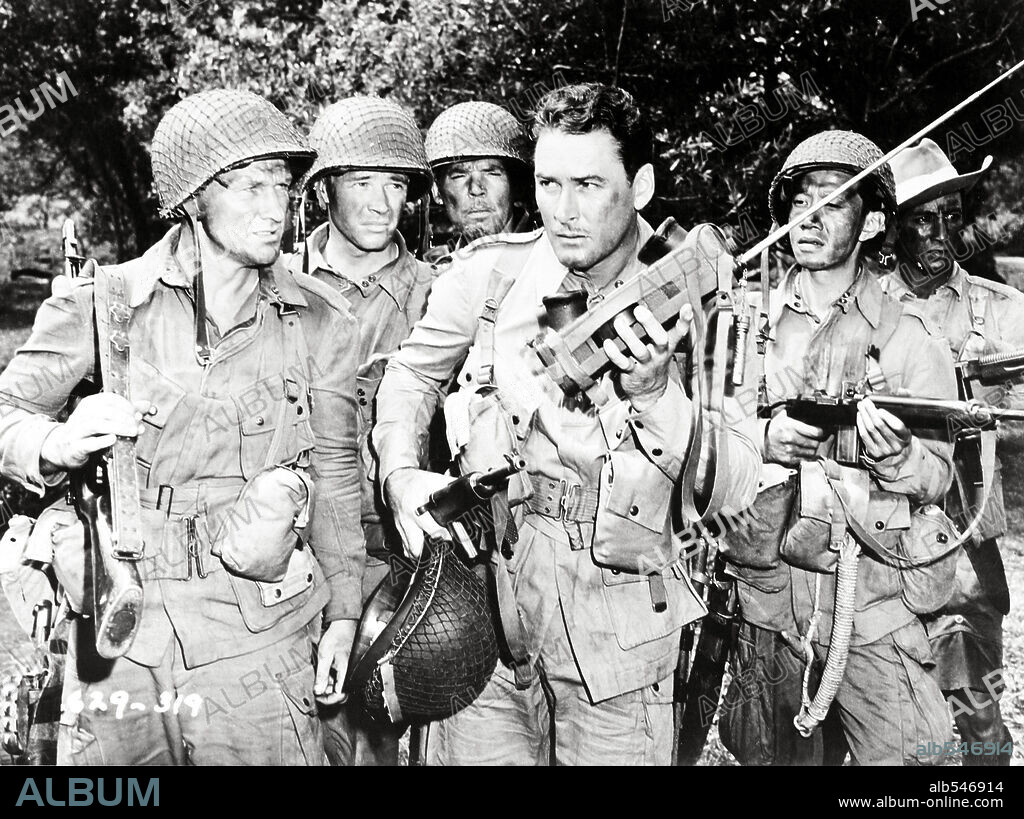 ERROL FLYNN and HENRY HULL in OBJECTIVE, BURMA!, 1945, directed by RAOUL WALSH. Copyright WARNER BROS/FIRST NATIONAL.
