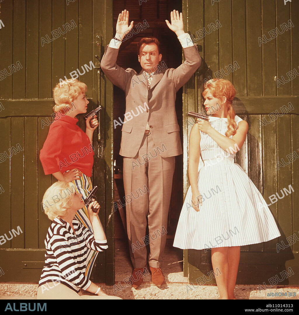 KRIMINALTANGO Austria 1960 - Geza von Cziffra, The impoverished sunny boy Peter Mertens (PETER ALEXANDER) breaks into his villa, which is for sale and in which a few burglars have already taken up residence. He pretends to be a colleague to them. However, he pretends to be a gentleman to the caretaker who arrives later...