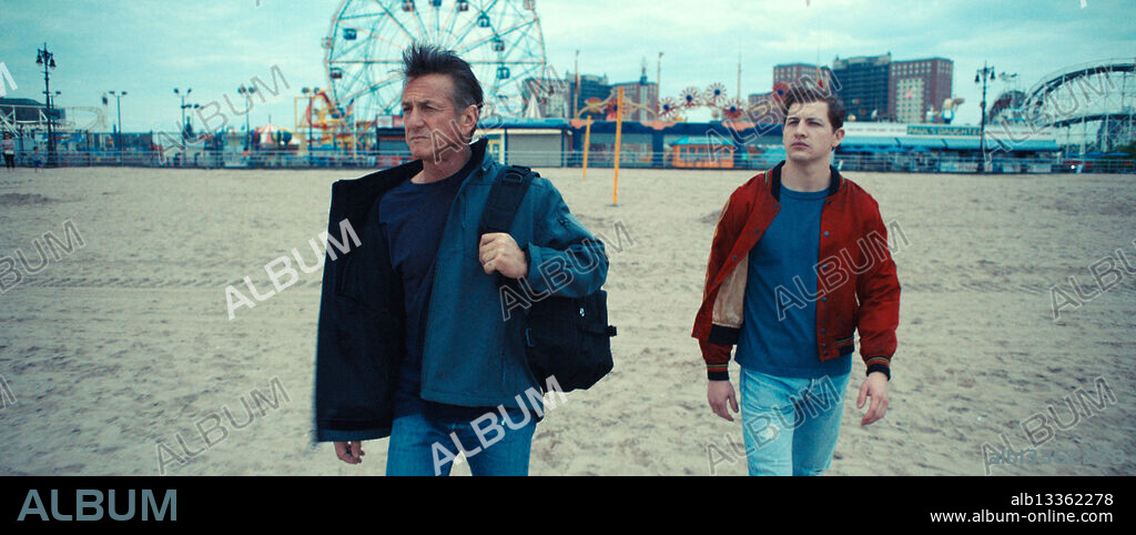 SEAN PENN y TYE SHERIDAN en CIUDAD DE ASFALTO, 2023 (ASPHALT CITY), dirigida por JEAN-STEPHANE SAUVAIRE. Copyright Two & Two Pictures.