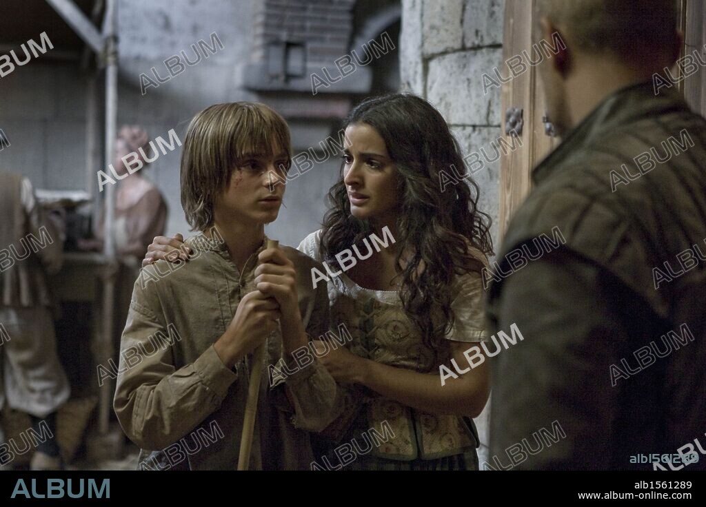 INMA CUESTA en AGUILA ROJA, LA PELICULA, 2011, dirigida por JOSE RAMON AYERRA. Copyright GLOBO MEDIA.