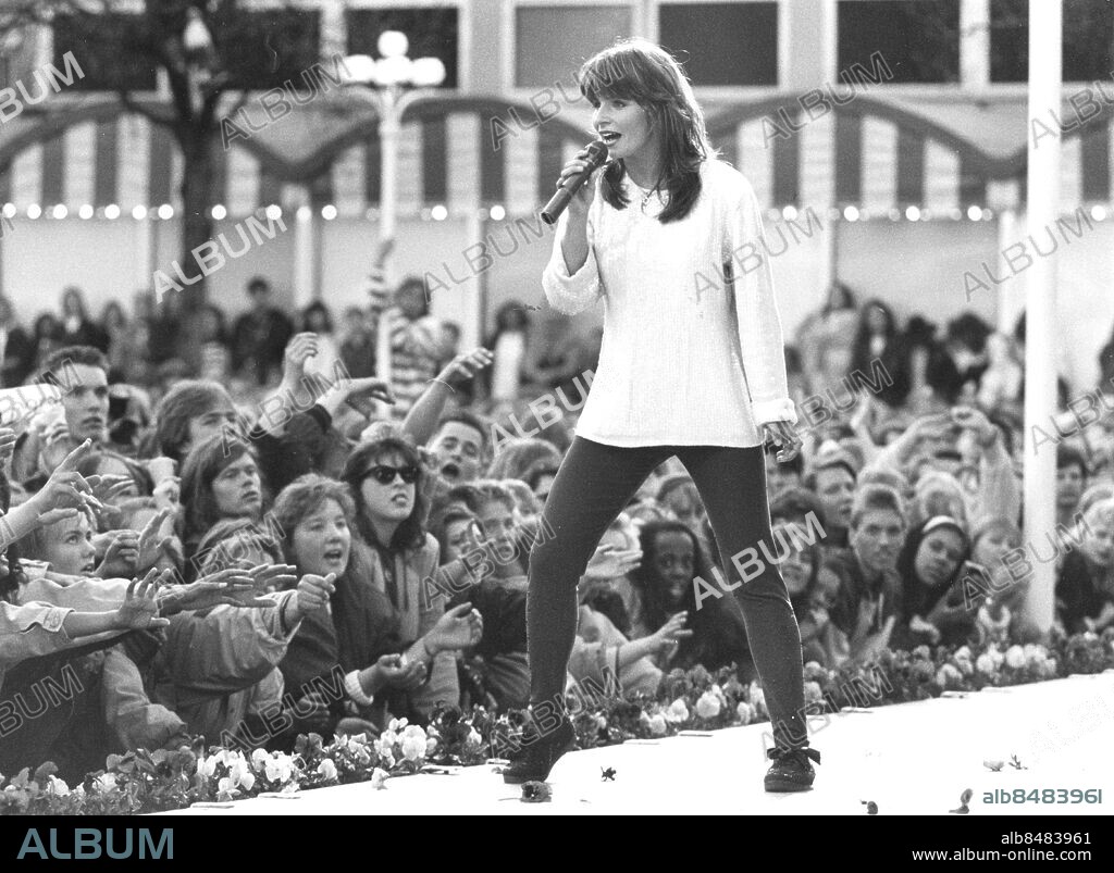 GÖTEBORG 1991-05-10.. Carola Häggkvist uppträder på Stora scenen på Liseberg. *** Local Caption *** GP - Foto: Bror Augustsson / Kamerareportage / TT / Kod: 2524.