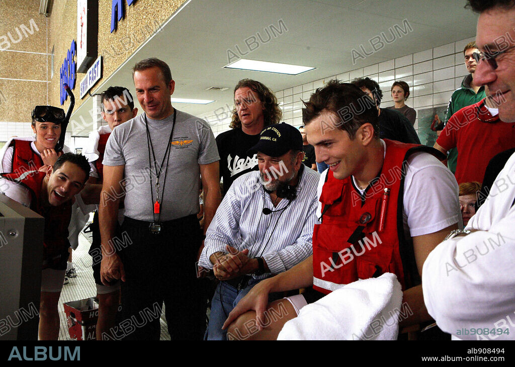 ANDY DAVIS, ASHTON KUTCHER and KEVIN COSTNER in THE GUARDIAN, 2006, directed by ANDREW DAVIS. Copyright TOUCHSTONE PICTURES/BEACON PICTURES/CONTRAFILM/FIRM FILMS / GLASS, BEN.