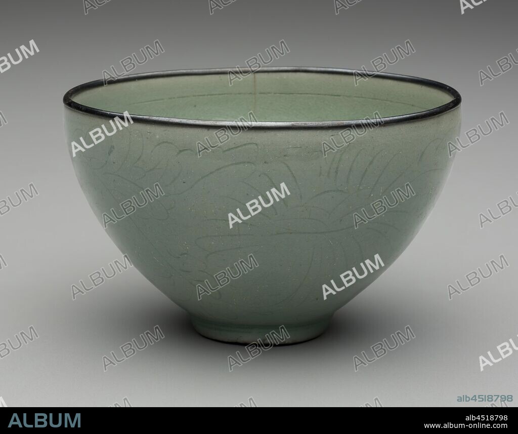 Unknown (Korean), Tea Bowl, between 913 and 1392, Stoneware with celadon glaze and silver, Overall: 2 3/4 × 4 1/2 inches (7 × 11.4 cm).