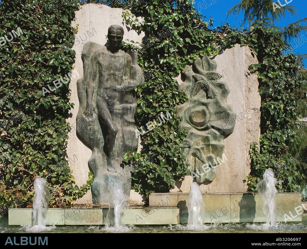 Federico Garcia Lorca (1898-1936). Spanish poet. Generation of '27. Monument to Lorca, 1980. By Cateyano Anibal (1927-2015). Bronze and limestone. Vaqueros. Andalusia. Spain.