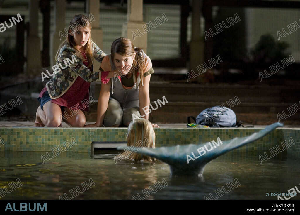 EMMA ROBERTS, JOJO and SARA PAXTON in AQUAMARINE, 2006, directed by ELIZABETH ALLEN. Copyright 20TH CENTURY FOX / VALITUTTI, VINCE.