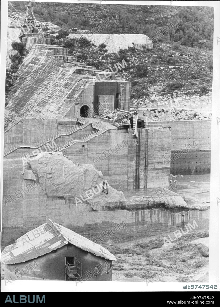 El embalse de Tous tras la rotura de su presa debida A la crecida del río Júcar Provocada por las Fuertes Luvias de la gota fría de octubre de 1982.