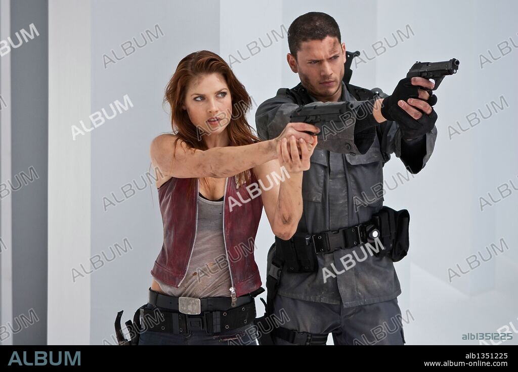 ALI LARTER y WENTWORTH MILLER en RESIDENT EVIL: ULTRATUMBA, 2010 (RESIDENT EVIL: AFTERLIFE), dirigida por PAUL W. S. ANDERSON. Copyright CONSTANTIN FILM PRODUCKTION/IMPACT PICTURES.