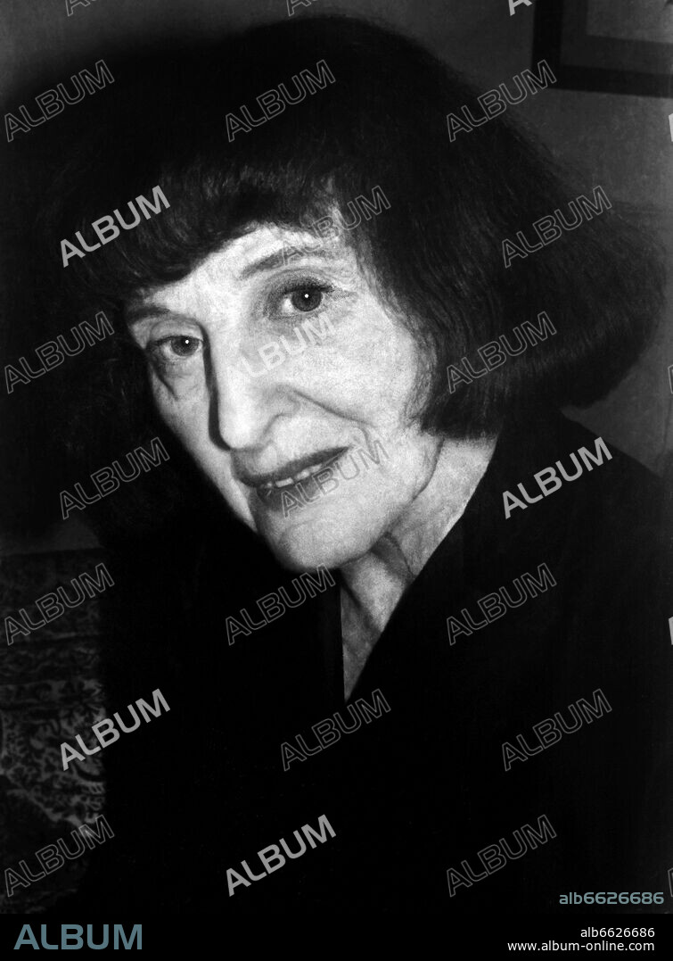 Author Claire Goll in 1964. Portrait by photographer Fred Stein (1909-1967) who emigrated 1933 from Nazi Germany to France and finally to the USA. 1964