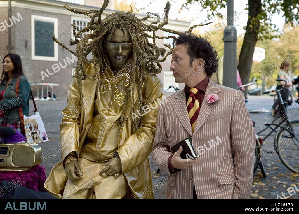 EDDIE GRIFFIN and ROB SCHNEIDER in DEUCE BIGALOW: EUROPEAN GIGOLO, 2005, directed by MIKE BIGELOW. Copyright COLUMBIA PICTURES / VRENEGOOR, JAAP.