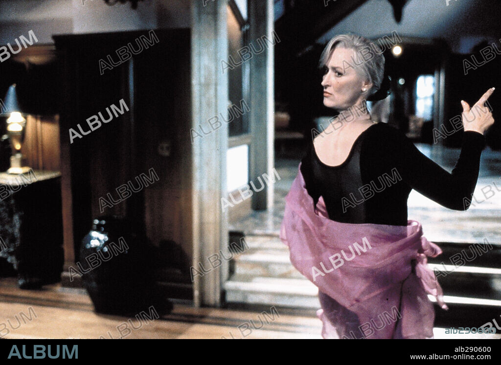 MERYL STREEP en LA MUERTE OS SIENTA TAN BIEN, 1992 (DEATH BECOMES HER), dirigida por ROBERT ZEMECKIS. Copyright UNIVERSAL PICTURES.
