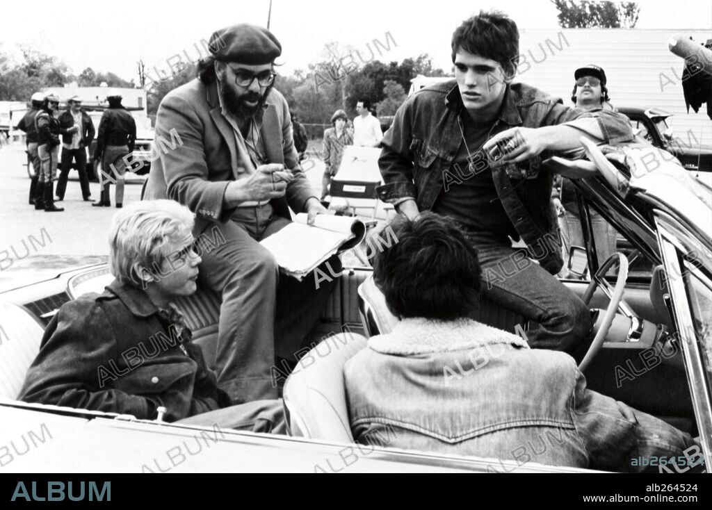 C. THOMAS HOWELL, FRANCIS FORD COPPOLA, MATT DILLON and RALPH MACCHIO in THE OUTSIDERS, 1983, directed by FRANCIS FORD COPPOLA. Copyright WARNER BROTHERS.