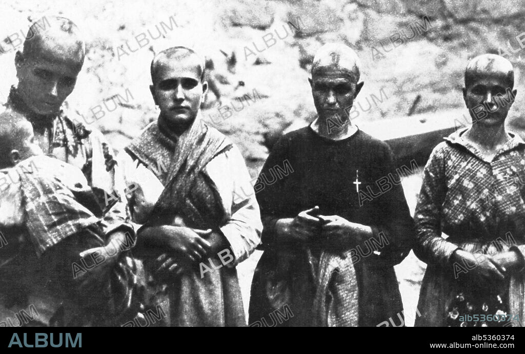 España. Oropesa, Toledo. Mujeres republicanas antes de ser fusiladas por las tropas nacionales. Octubre de 1936.