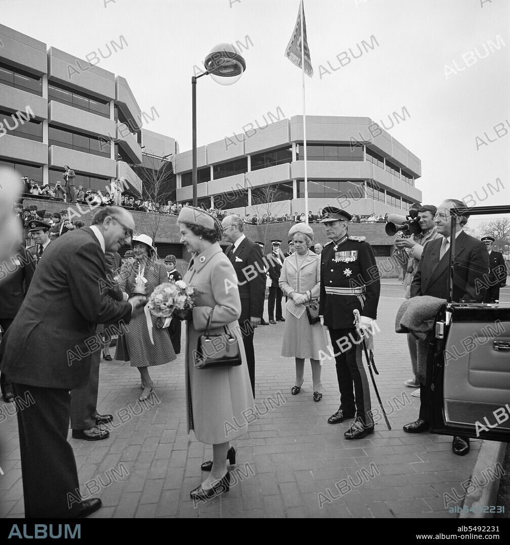JOHN LAING PLC. Shire Hall, Shinfield Park, Shinfield, Wokingham, 02/04/1982. Lewis Moss, Chairman of Berkshire County Council, greeting Her Majesty Queen Elizabeth II at the official opening of the Shire Hall, headquarters of Berkshire County Council. Laing's South London Region started working on Berkshire's new County HQ at Shinfield Park in early 1976 and completed building work in 1980 with the official opening taking place in April 1982. At the official opening, attended by the Queen and Prince Philip, there were 5000 local schoolchildren lining the street outside the building.