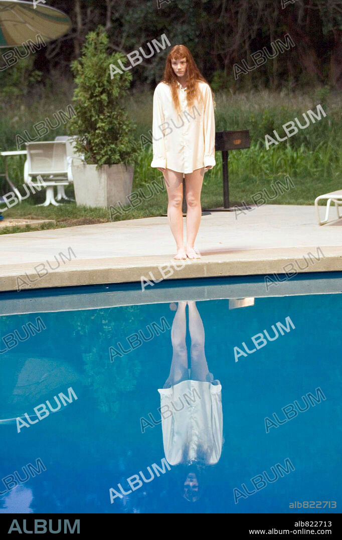 BRYCE DALLAS HOWARD en LA JOVEN DEL AGUA, 2006 (LADY IN THE WATER), dirigida por M. NIGHT SHYAMALAN. Copyright WARNER BROS. PICTURES.