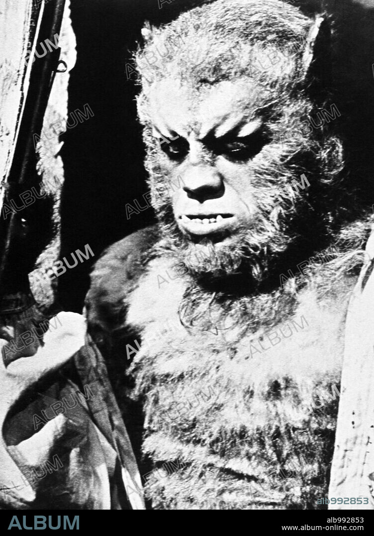 OLIVER REED dans THE CURSE OF THE WEREWOLF, 1961, réalisé par TERENCE FISHER. Copyright HAMMER FILM PRODUCTIONS.