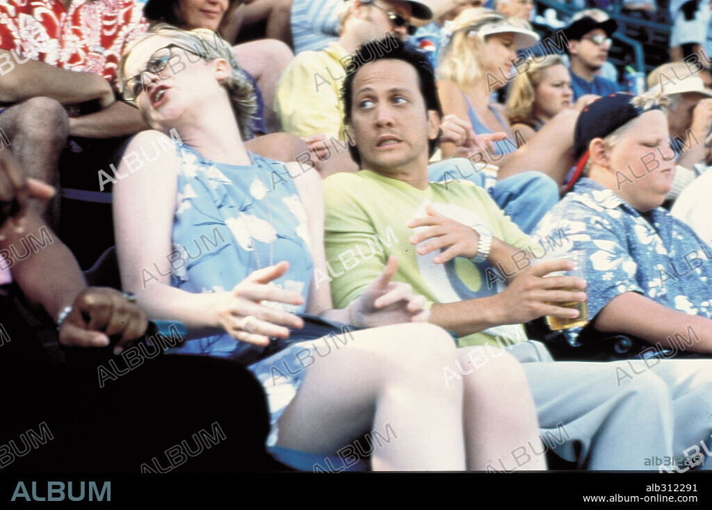 AMY POEHLER and ROB SCHNEIDER in DEUCE BIGALOW: MALE GIGOLO, 1999, directed by MIKE MITCHELL. Copyright TOUCHSTONE PICTURES.