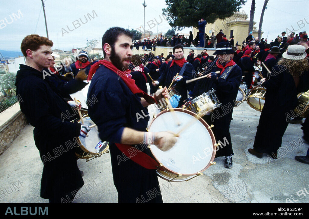 Hellín; "tamborada" (big drum procession) at the Holy Week / Semana Santa.