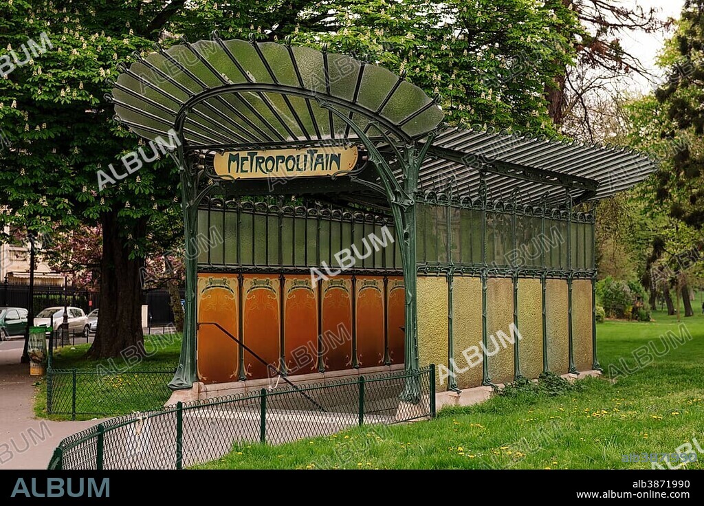 Entrance to the Metro, designed by Hector Guimard, Dauphine metro station, Paris, Ile-de-France, France