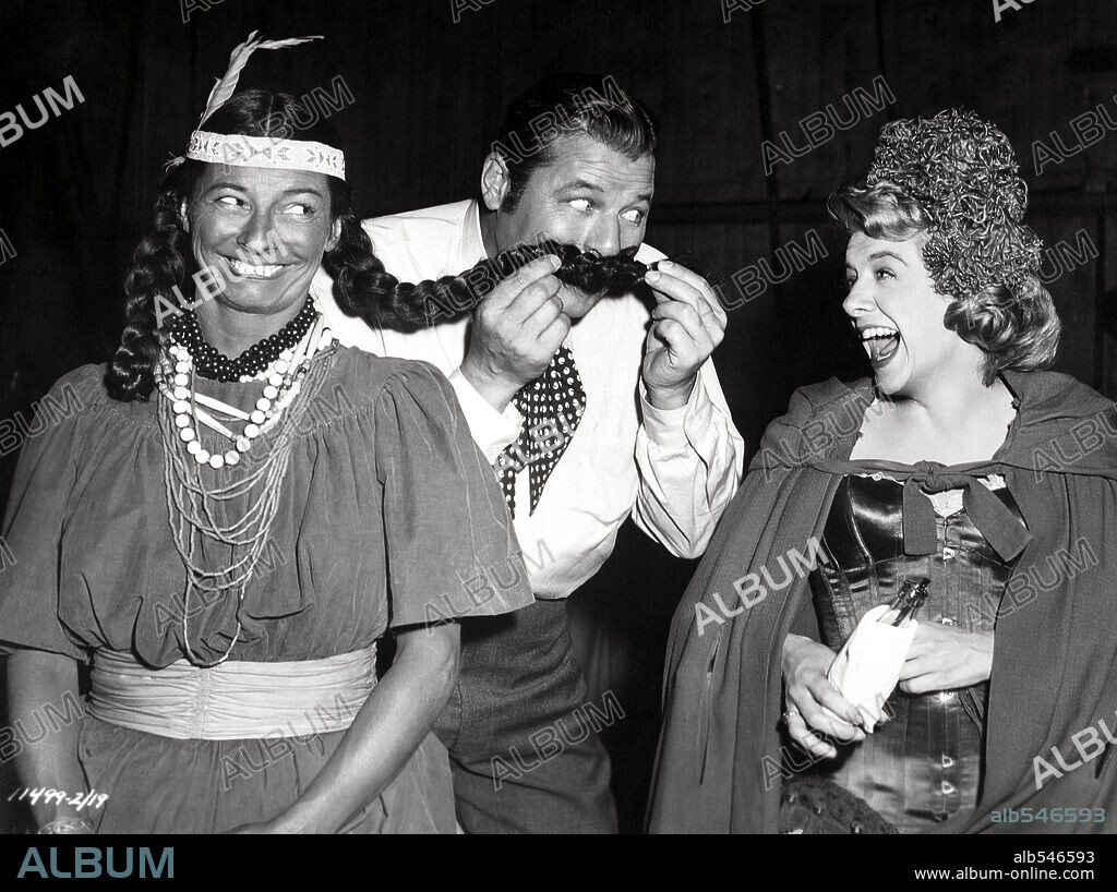 CASS DALEY, JACK CARSON and ROSEMARY CLOONEY in RED GARTERS, 1954, directed by ALAN MARSHALL. Copyright PARAMOUNT PICTURES.