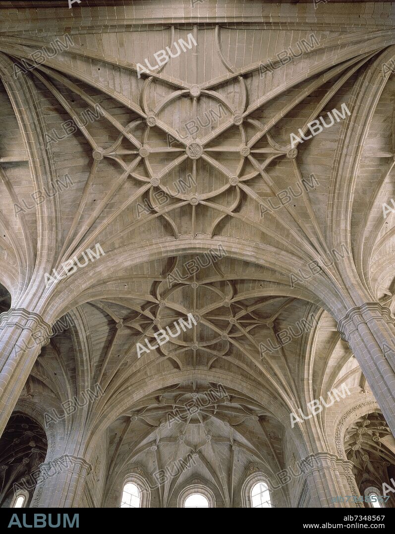 DETALLE DE LAS BOVEDAS ESTRELLADAS DE CRUCERIA DE LA IGLESIA DEL CONVENTO DE SAN BENITO DE ALCANTARA - SIGLO XVI - GOTICO FINAL.