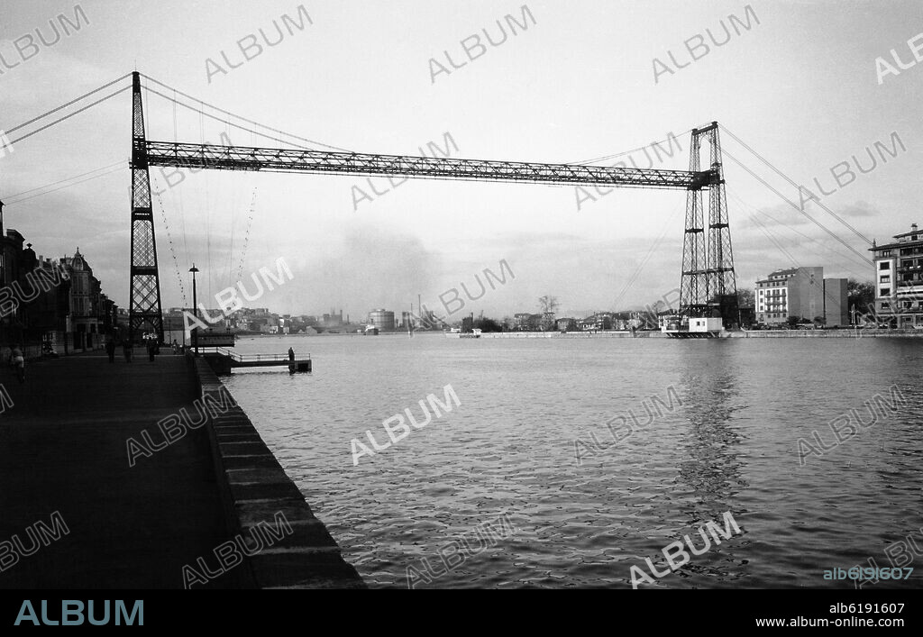 ALBERTO PALACIO (1856-1939). PUENTE COLGANTE TAMBIEN LLAMADO PUENTE VIZCAYA- 1893 - UNE PORTUGALETE CON GETXO - FOTOGRAFIA EN BLANCO Y NEGRO - AÑOS 60.