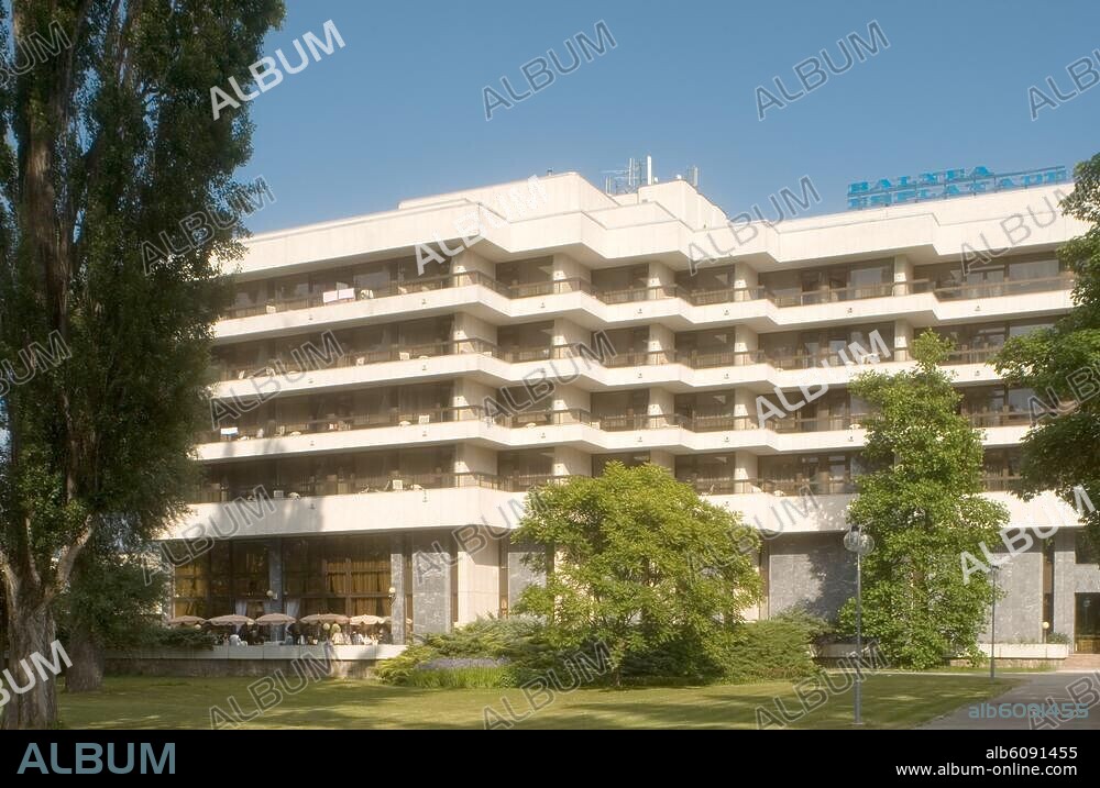 Slowakei, Piestany: Kurhotels Balnea Esplanade Palace im Kurpark.