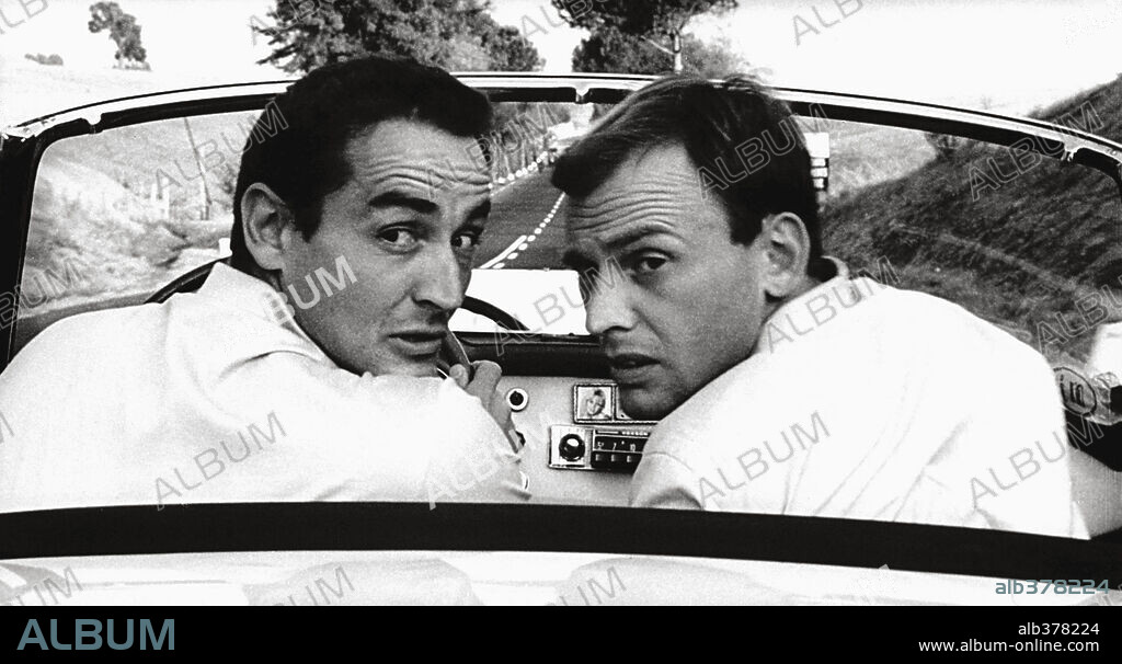 VITTORIO GASSMAN y Jean Louis Trintignant. JEAN-LOUIS TRINTIGNANT y VITTORIO GASSMAN en LA ESCAPADA, 1962 (IL SORPASSO), dirigida por DINO RISI. Copyright FAIR FILM.