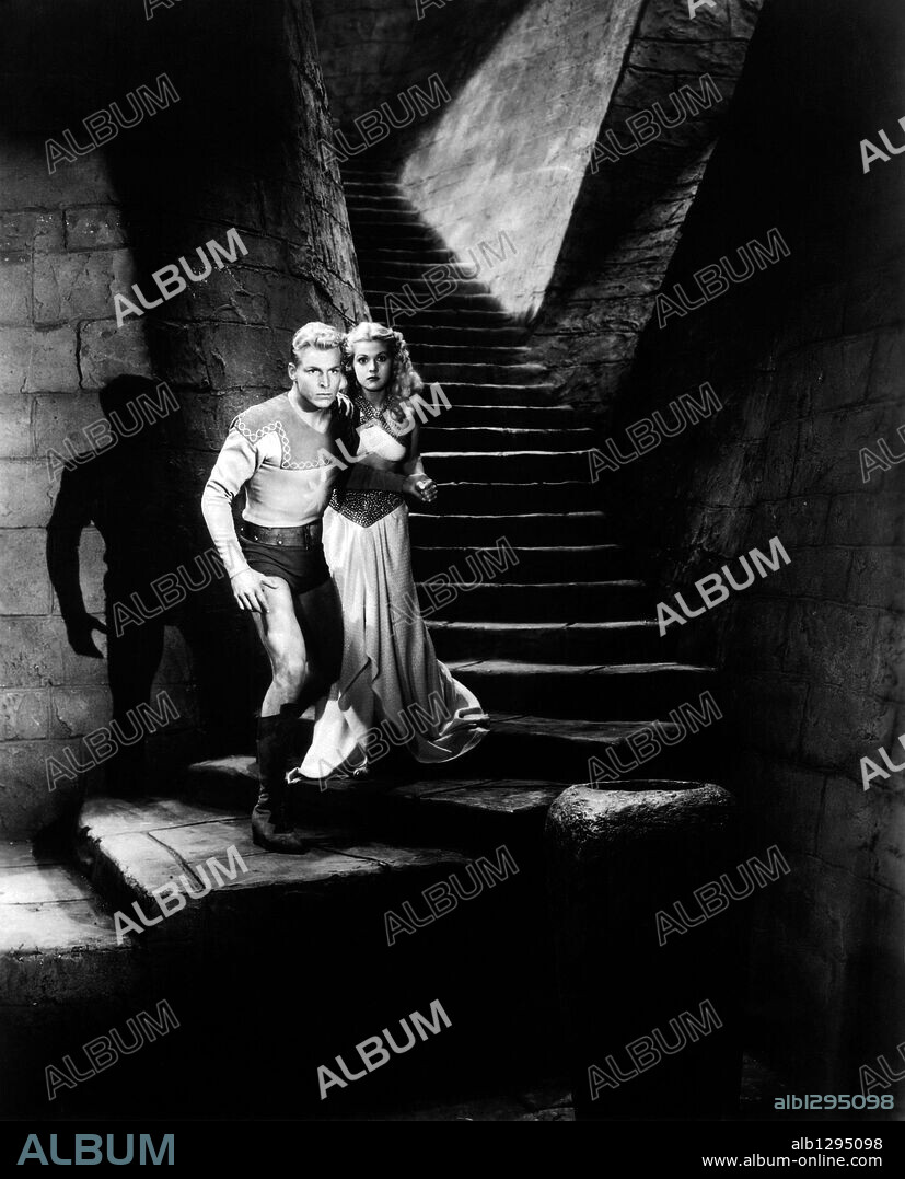 BUSTER CRABBE and JEAN ROGERS in FLASH GORDON, 1936, directed by FREDERICK STEPHANI and RAY TAYLOR. Copyright UNIVERSAL PICTURES.